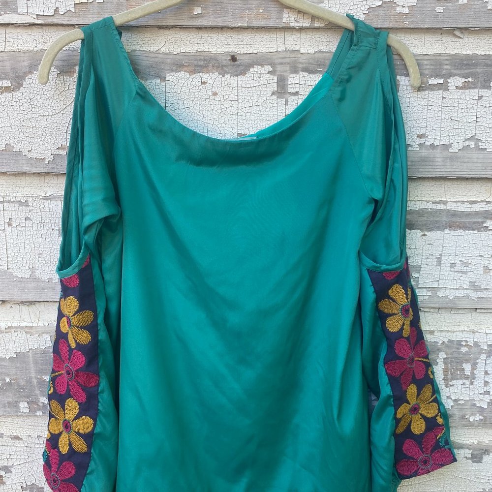 Judith March Teal Green Keyhole Sleeve Embroidered Flowers